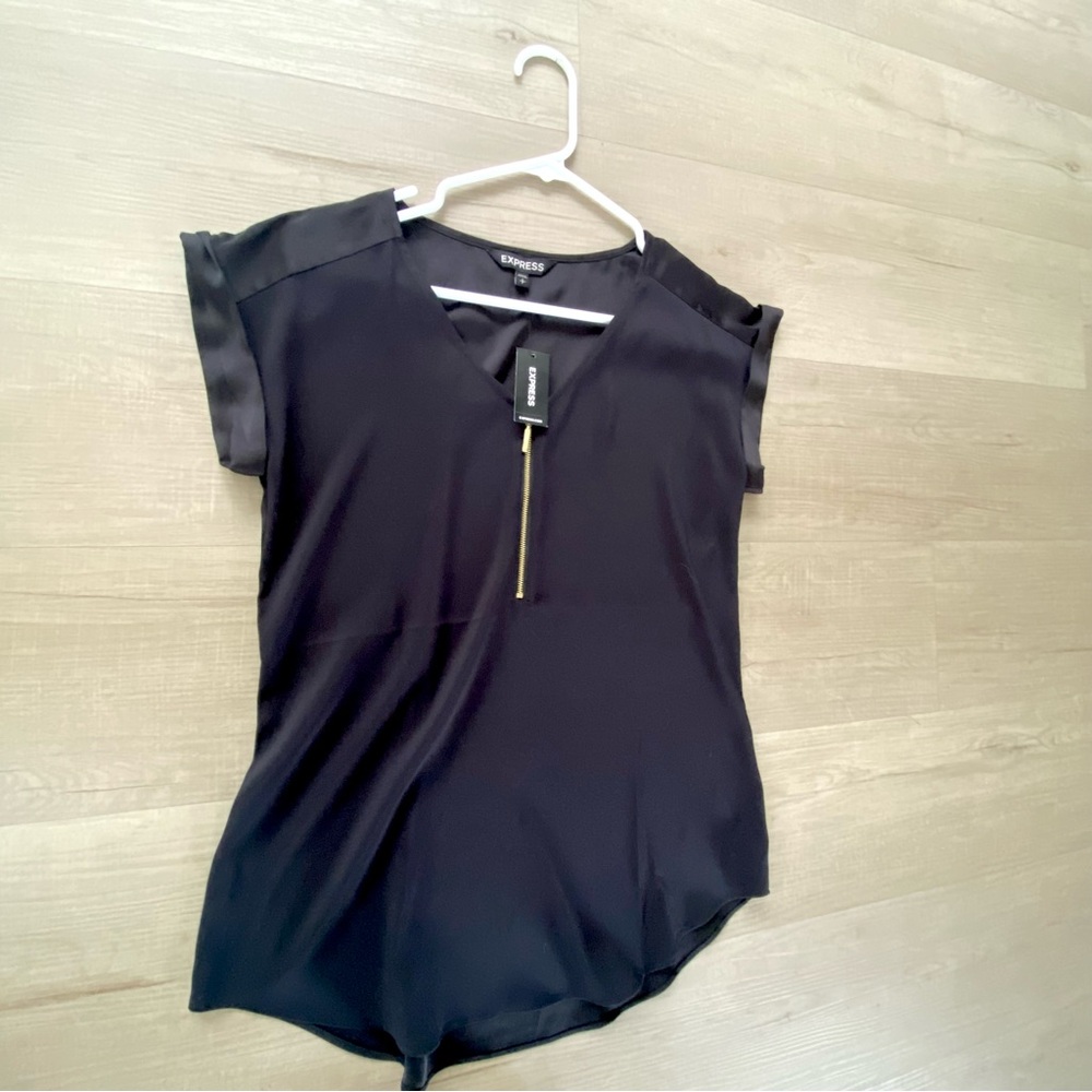 New Express Zip Down Black Satin Blouse V Neck Cap Sleeve Size Small